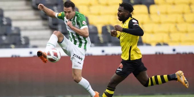 Lukas Görtler vom FC St.Gallen im Duell mit YBs Ulisses Garcia. Lukas Görtler FC St.Gallen