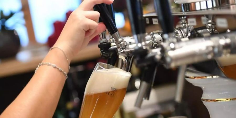 Nach Zahlen der Minijobzentrale sind in Deutschland rund 6,4 Millionen Minijobber im gewerblichen Bereich und in Privathaushalten gemeldet. Davon sind mehr als die Hälfte Frauen. Foto: Angelika Warmuth/dpa