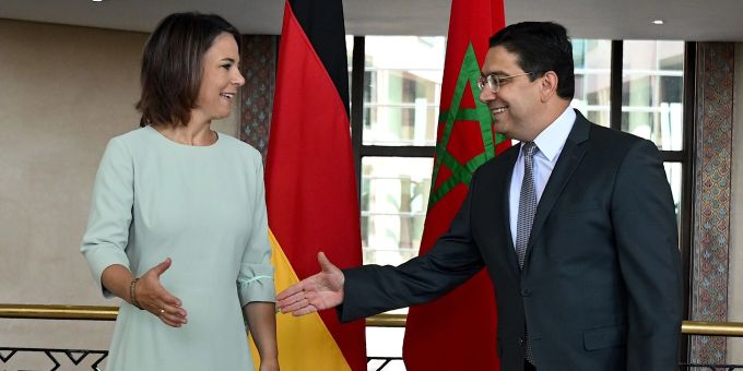 Bundesaussenministerin Annalena Baerbock wird in Rabat, Marokko, von ihrem Amtskollegen Nasser Bourita empfangen. Baerbock und Bourita Marokko