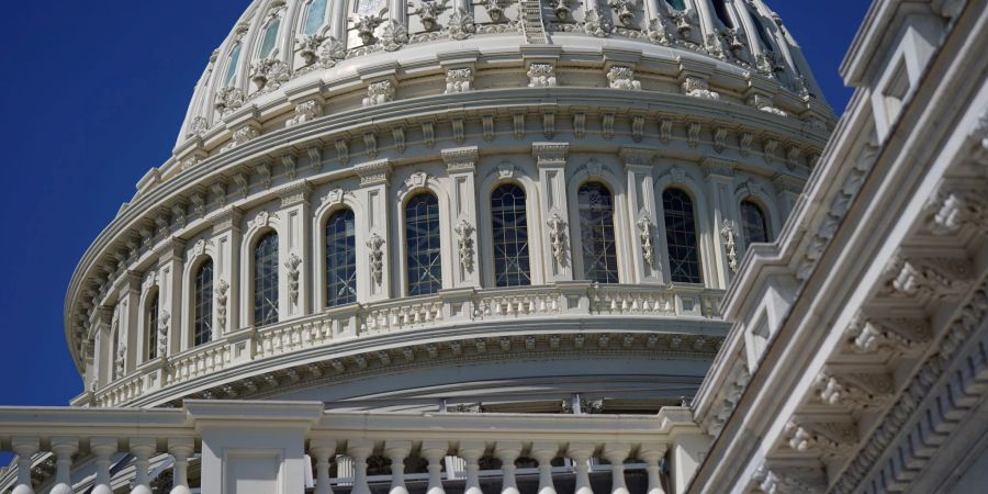 Die Sonne scheint auf die Kuppel des US-Kapitols in Washington.