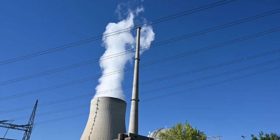 Das Atomkraftwerk Isar in Essenbach bei Landshut