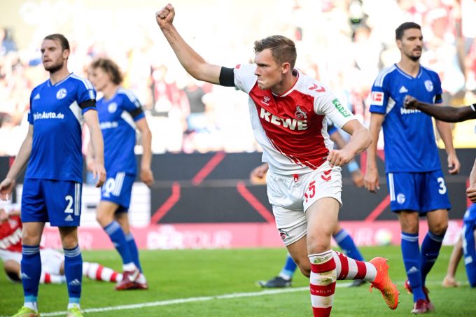 Luca Kilian (1. FC Köln) feiert sein Tor zum 1:0 gegen Schalke in der Bundesliga. Köln Schalke Bundesliga