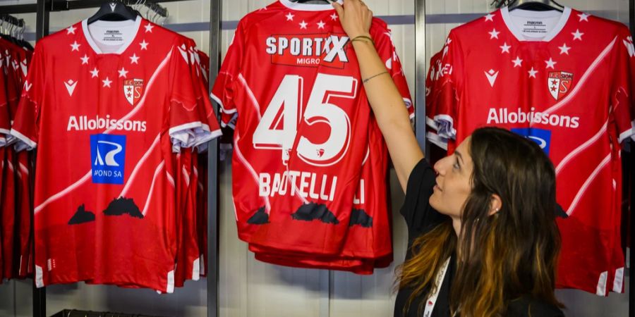 Die Fans vom FC Sion sind heiss auf die Balotelli-Trikots.