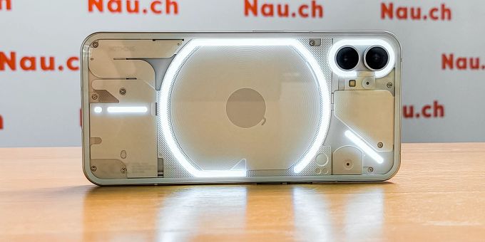 Das Nothing Phone (1) leuchtet doch nicht ganz so hell wie versprochen. Nothing Phone (1)