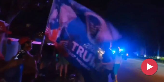 FBI-Durchsuchung - Zornige Trump-Meute versammelt sich in Mar-a-Lago