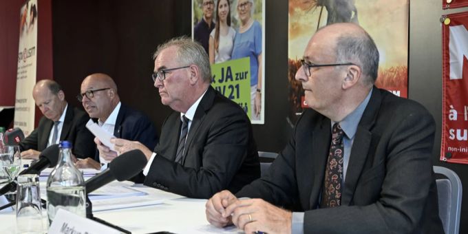 Macht und Geld - Allianz von Bauern & Wirtschaft soll Stimmvolk zähmen