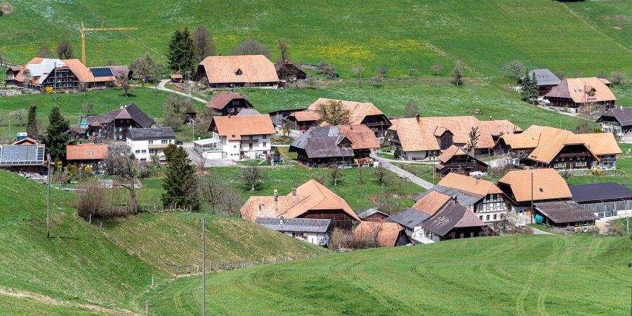 Blick auf Obergoldbach in der Gemeinde Landiswil.