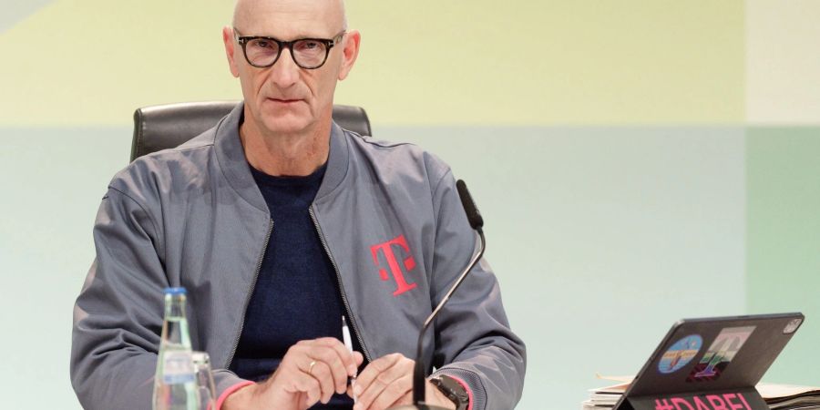 Telekom-Manager Timotheus Höttges äussert Kritik am Homeoffice-Trend.