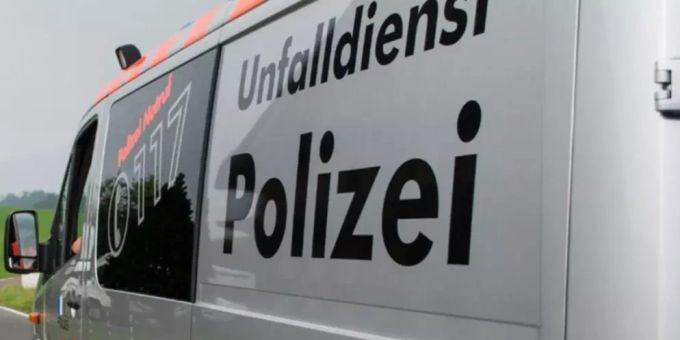 Radfahrerin bei Sturz lebensbedrohlich verletzt.