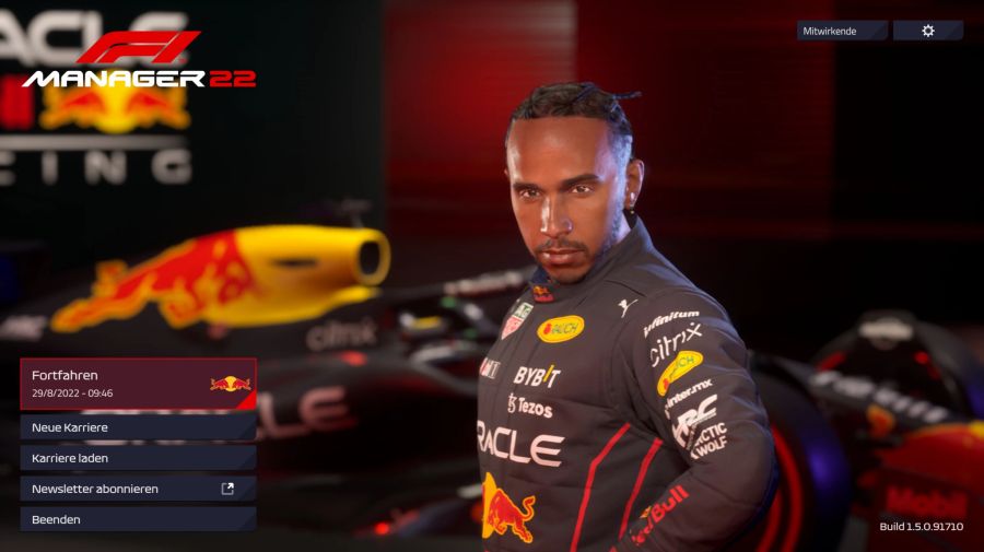 Ganz kurios wird es, wenn Lewis Hamilton im Red-Bull-Outfit auftritt.