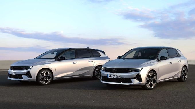 Den 136 PS-Sparantrieb gibt es sowohl als Fünftürer, als auch als Sports Tourer 2024 Opel Astra Hybrid
