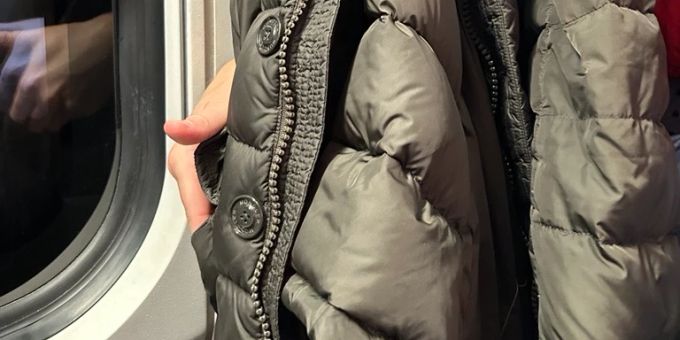 Diebe in Basel - Senior spürt im SBB-Zug plötzlich Hand in Jackentasche