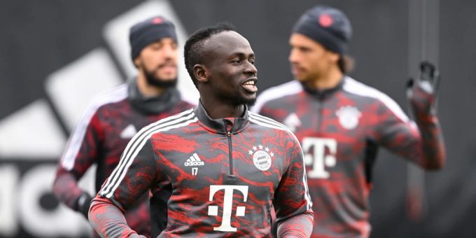 Sadio Mané (mitte) im Abschlusstraining vor dem CL-Rückspiel gegen Manchester City. sadio mané bayern münchen