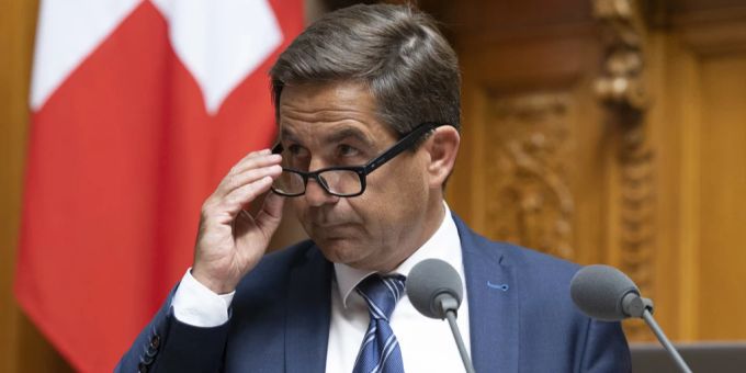 Bundeskanzler Walter Thurnherr während einer Debatte im Nationalrat. Bundeskanzler Walter Thurnherr