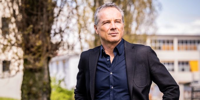 Ueli Schmezer macht neu eine Video-Kolumne auf Nau.ch. Ueli Schmezer Video-Kolumne