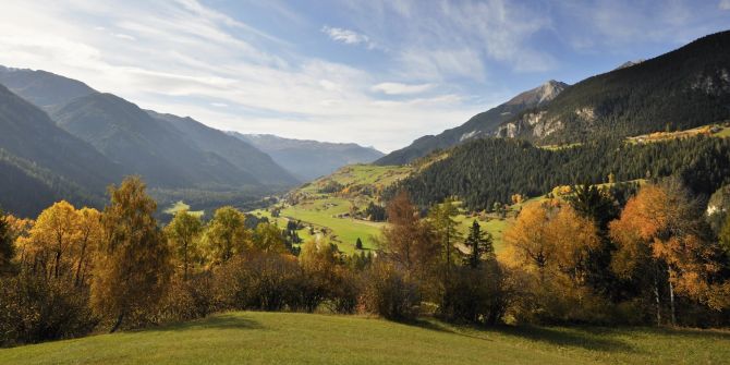 Landschaft mit Bergen