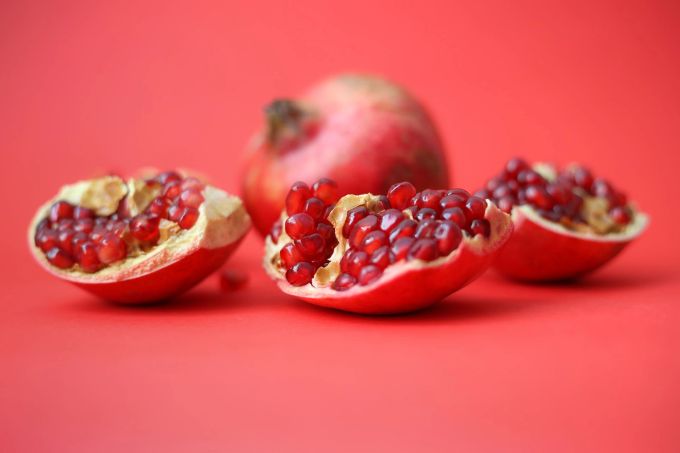 Dieses kurbelt die Zellreinigung wieder an und so der Behandlung des Sehverlustetes dienen. Granatapfelkerne Alterungsprozess Konsum Haut