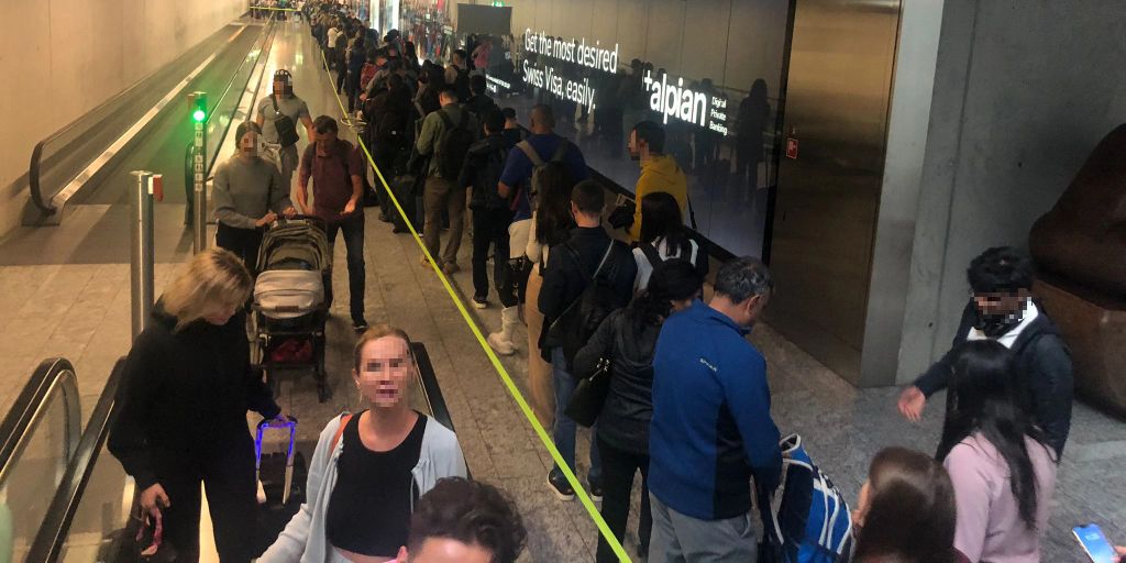 Long Waits at Passport Control at Zurich Airport: Frustration Mounts as Queues Stretch Over 30 Meters