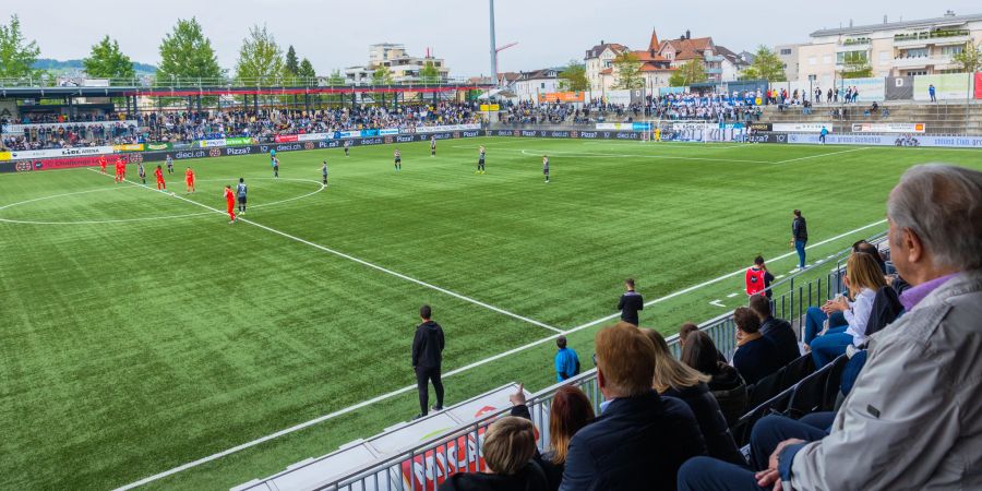 Fussball Tribüne (Symbolbild).