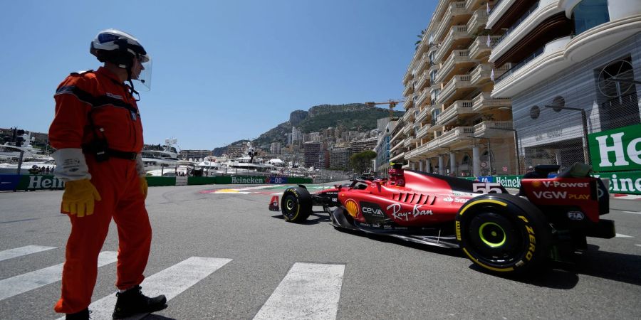 Carlos Sainz ist beim Trainingsauftakt in Monaco die schnellste Runde gefahren.