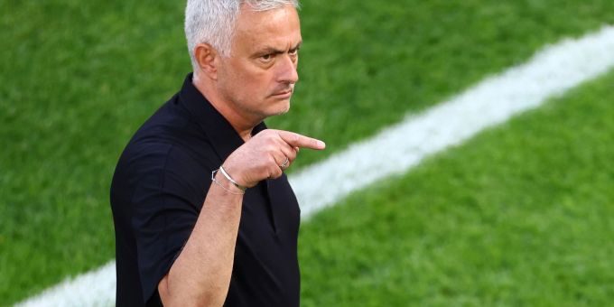 Paris Saint-Germain soll Interesse an einer Verpflichtung von Startrainer Jose Mourinho haben. Paris Saint-Germain soll Interesse an einer Verpflichtung von Startrainer Jose Mourinho haben.