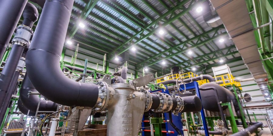 Die Produktionshalle der Pilotanlage für grünen Wasserstoff aus Sonnenstrom des spanischen Stromerzeugers Iberdrola südlich von Madrid.