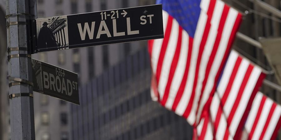 Stars and stripes bei der New York Stock Exchange in der Wall Street in Lower Manhattan. (Aufnahme vom September 2022)