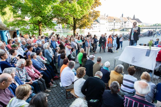 Zahlreiches Publikum besucht die Lesungen. Lesung