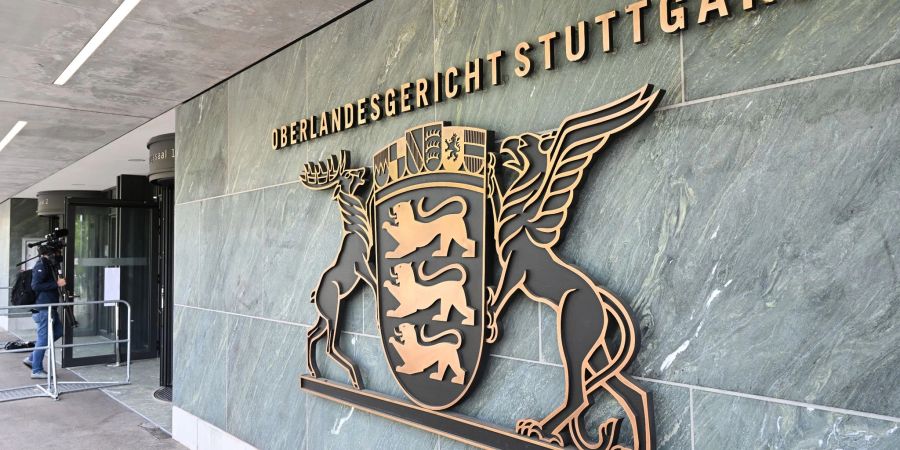 Das Eingangsschild des Oberlandesgerichts Stuttgart in Stuttgart-Stammheim.