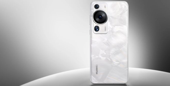 Immerhin versteht sich Huawei weiterhin mit Ästhetik - hier das P60 Pro Rococo Pearl. Huawei P60 Pro