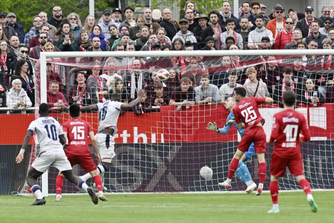 Kasim Adams köpft gegen Winterthur nach einer Traum-Flanke von Michael Lang zum 1:0 für den FC Basel ein. fc basel