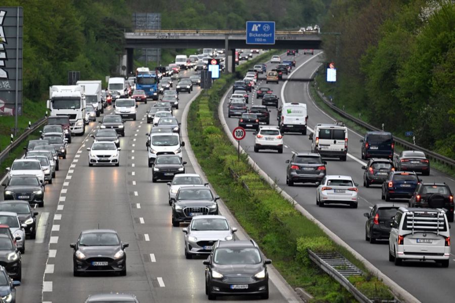 Durch die Streiks könnte es zu einer Verlegung auf Autos kommen.