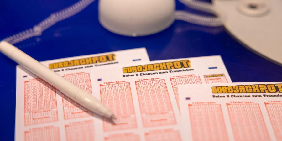 Ein Spieler hat beim Lotto-Eurojackpot die Maximalsumme von 120 Millionen Euro gewonnen.