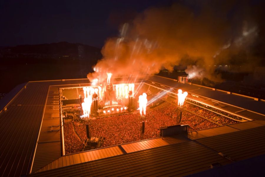 Trotz Missbrauchsvorwürfen war das Stadion gefüllt.