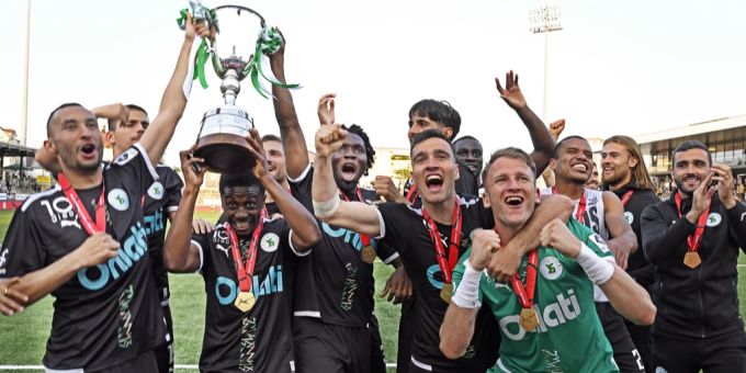 Yverdons Spieler jubeln nach dem Aufstieg in die Super League. Yverdon Sport