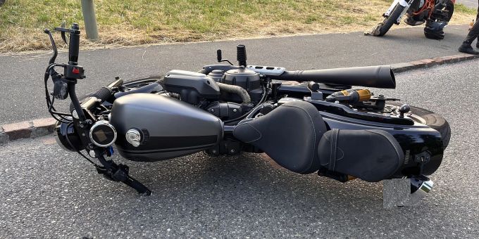 Ziefen BL: Motorradlenker kollidiert nach Wendemanöver mit Personenwagen Kollision in Ziefen
