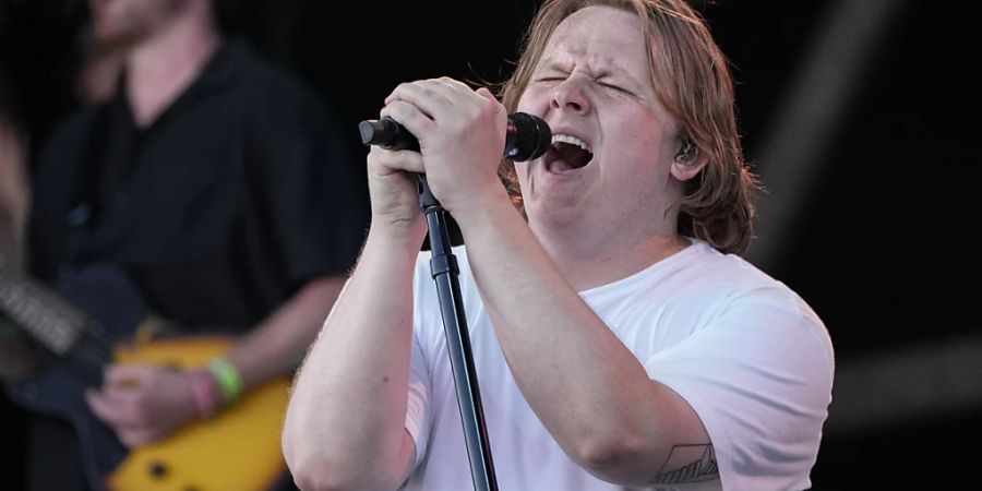 Wieder ganz oben in den Schweizer Charts: Der schottische Singer-Songwriter Lewis Capaldi. (Archivbild)