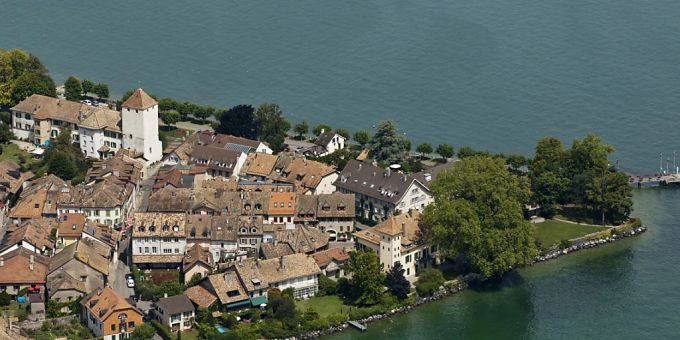 Nach einem Badeunfall am vergangenen Dienstag in St-Prex (im Bild) ist ein 69-jähriger Ukrainer am Samstag in einem Lausanner Spital verstorben. (Archivbild) Badeunfall Genfersee