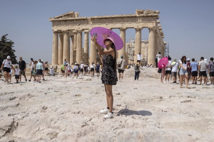 Ein Experte erklärt: Es gehöre für viele einfach dazu, sagen zu können, man habe beispielsweise die Akropolis gesehen.