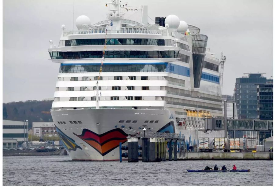 Das Kreuzfahrtschiff «Aidaluna» liegt am Ostseekai.