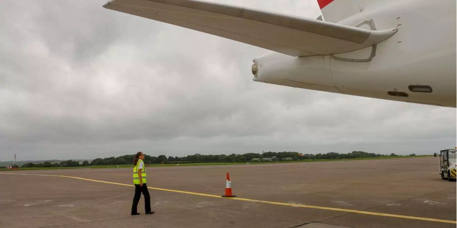 Nach dem Kontrollcheck geht es für Delie, die Crew und alle Passagiere von Cork zurück nach Zürich.