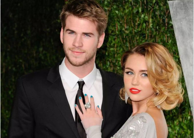 Miley Cyrus und Liam Hemsworth 2012 an der Vanity Fair Oscar Party in West Hollywood. miley cyrus