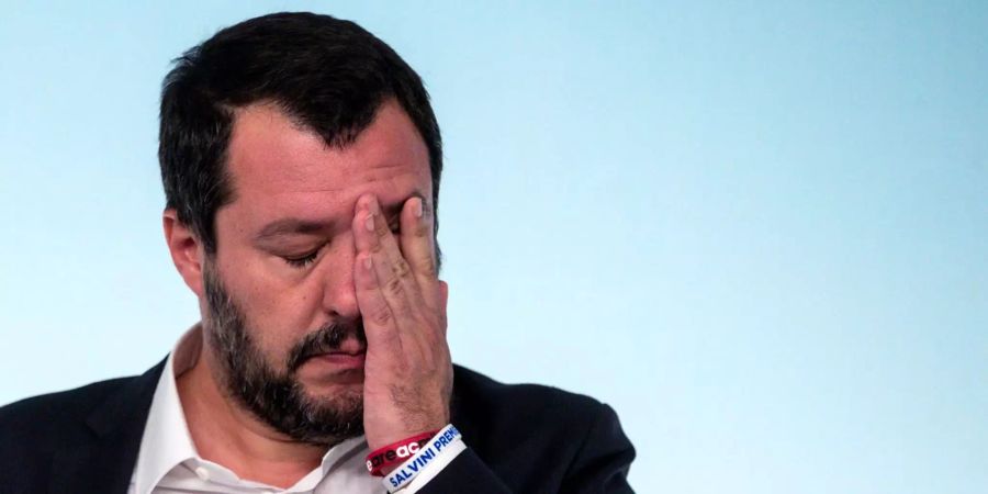 Matteo Salvini, Innenminister von Italien, gestikuliert während einer Pressekonferenz im Palazzo Chigi in Rom.