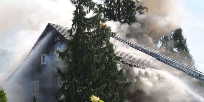 Reiden - Feuerwehr löscht Dachstockbrand