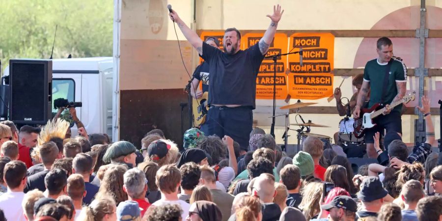 Die Punkband «Feine Sahne Fischfilet» mit ihrem Frontmann Jan «Monchi» Gorkow.