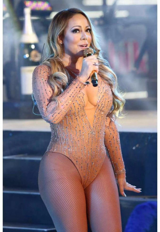 Mariah Carey performt auf dem Times Square in New York in einem Glitzerbody (Archiv). Carey