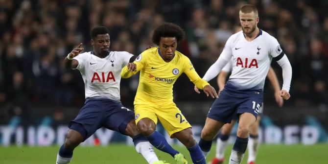 Willian (Mitte) vom FC Chelsea gegen Serge Aurier (links) und Eric Dier von Tottenham Hotspur.