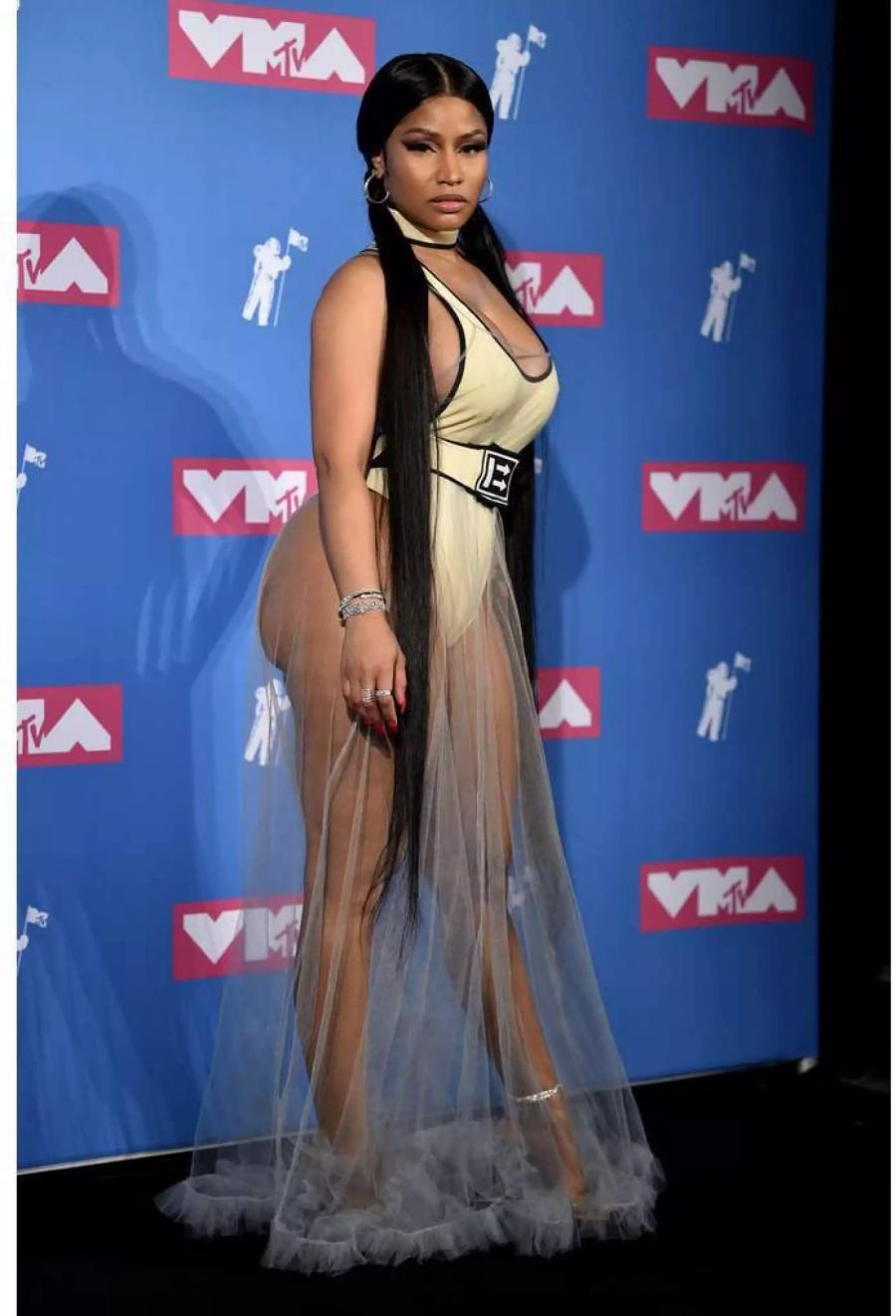 Ob Nicki Minaj (35) wohl bei ihrem früheren Beruf auch so freizügige Outfits trug? Die Rapperin schuftete vor Jahren in einem Imbiss-Laden.