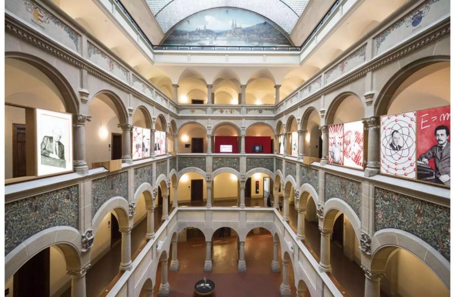 Innensicht vom Stadthaus in Zürich im September 2015 - Keystone