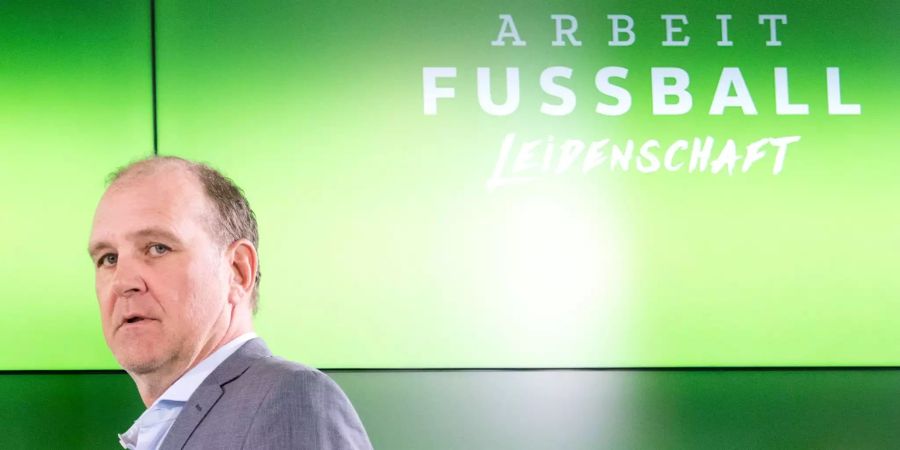 Jörg Schmadtke, Sport-Geschäftsführer beim Fussball-Bundesligisten VfL Wolfsburg, kommt zu seiner Vorstellung in die Volkswagen-Arena.